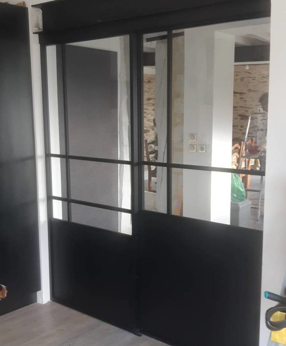 Porte coulissante noire